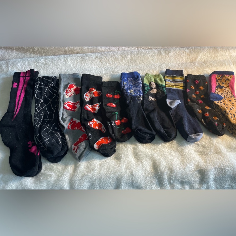 10 pairs of novelty socks! 🧦 The brands vary, but they are all higher end!